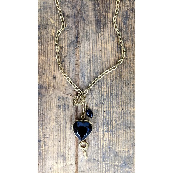 Gold chain chunky black heart and key pendant necklace - Picture 3 of 5